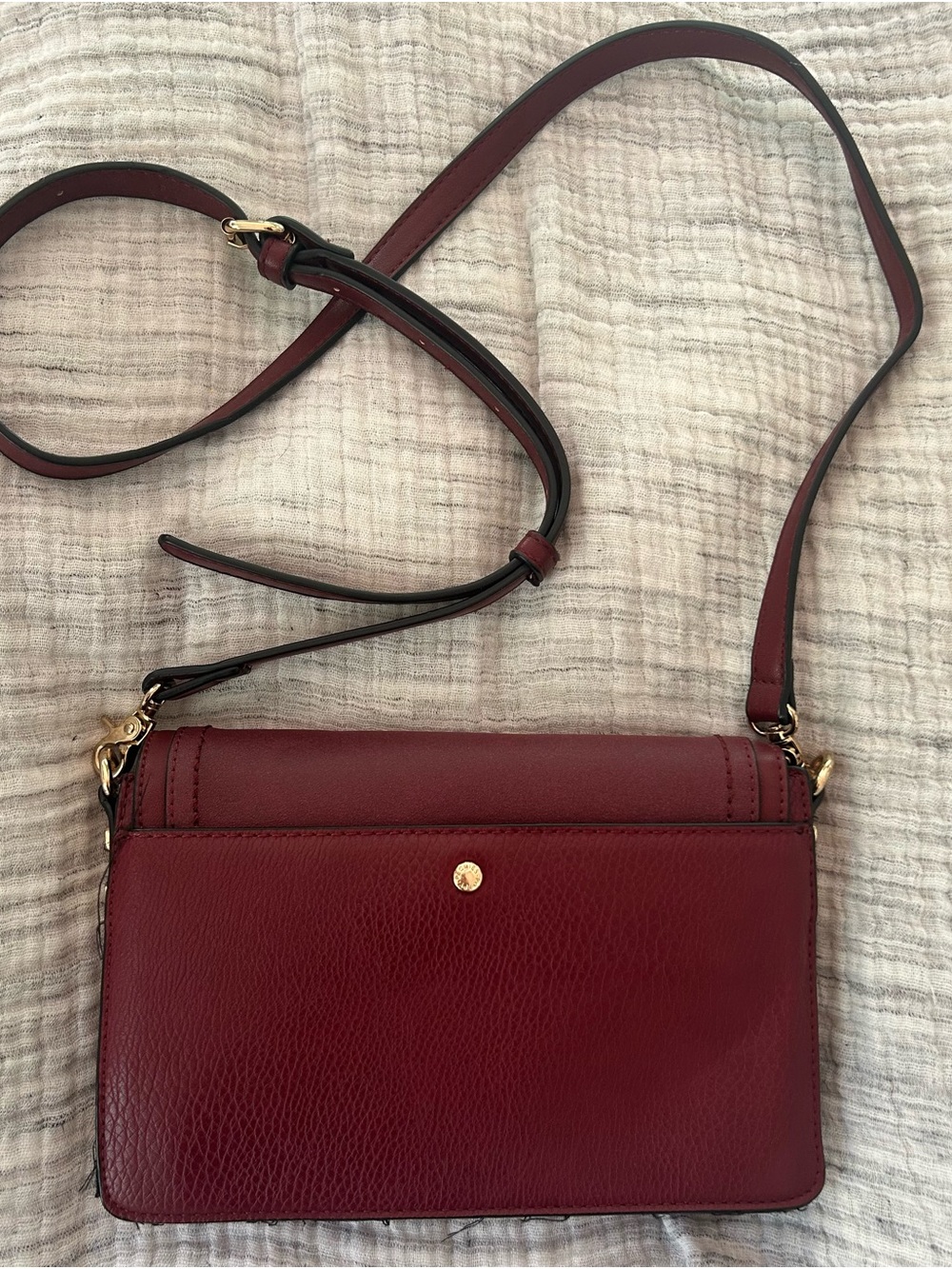Poppy & Peonies Women’s Burgundy Crossbody Bag with Gold Ring Accent - Picture 2 of 3